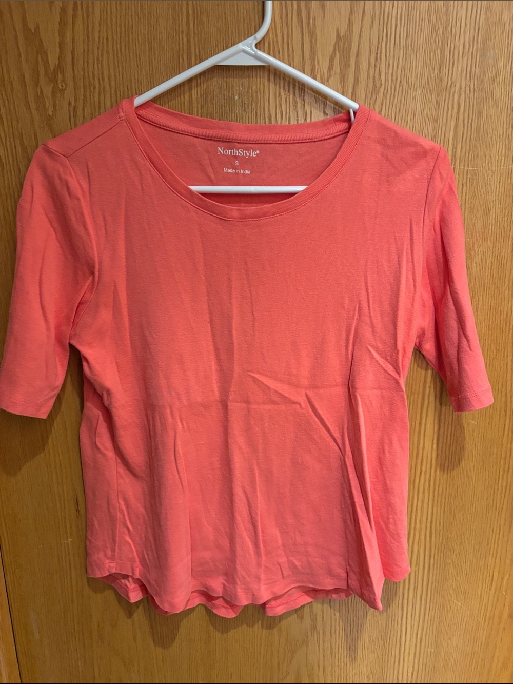 North Style, short sleeve tee, elbow sleeve
Coral, Small